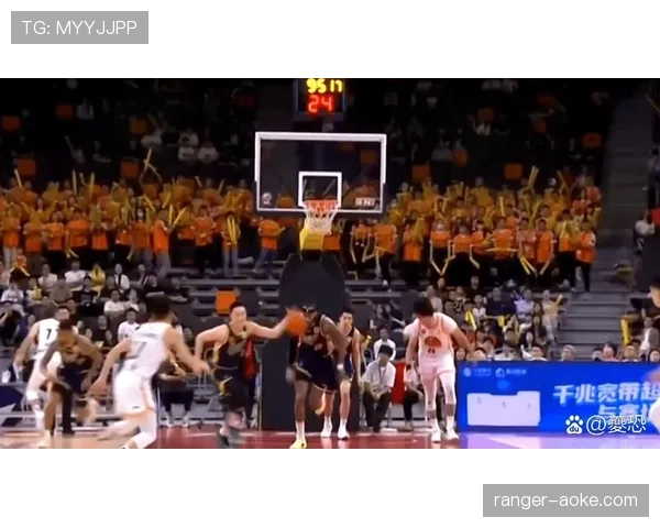 抢篮板犯规是如何判定的？主要依据是什么？
